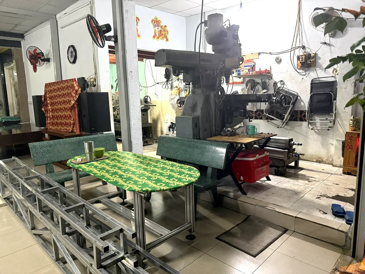 Khung kết cấu và bàn khung nhôm định hình do xưởng chế tạo